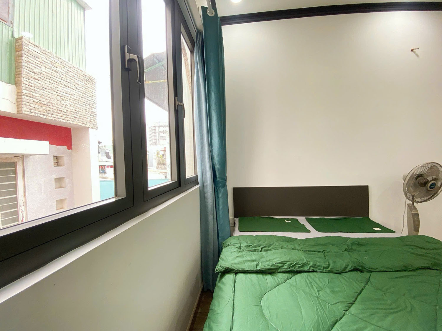 Nhà phố 2 lầu, sân thượng (3,5mx17m) gồm mặt bằng k.doanh và 6 phòng d.vụ Đường Nguyễn Thanh Tuyền